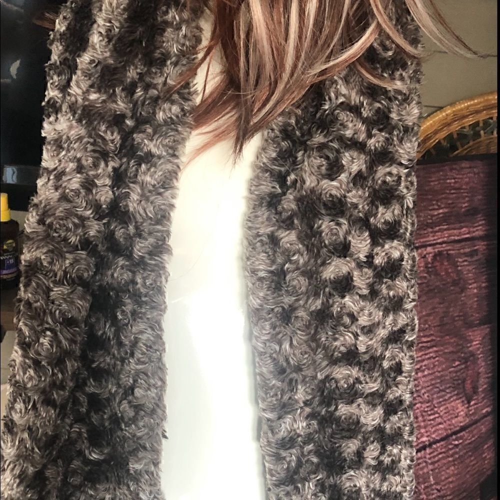 Kenneth Cole scarf - Picture 6 of 8